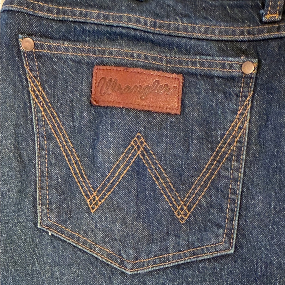 Wrangler Retro, Slim Straight, Classic Blue Denim Jeans - Picture 3 of 5